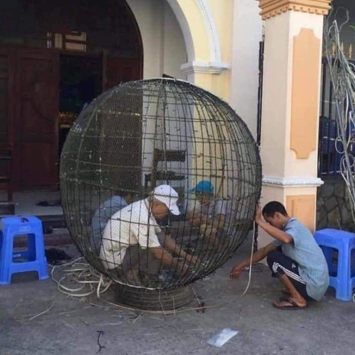 Deretan potret kocak Tumbal Proyek berikut ini bukannya mengerikan malah bikin ngakak